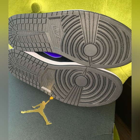 Nike Air Jordan 1 Low size 11 (BLACK/PURPLE/YELLOW) - Picture 3 of 6